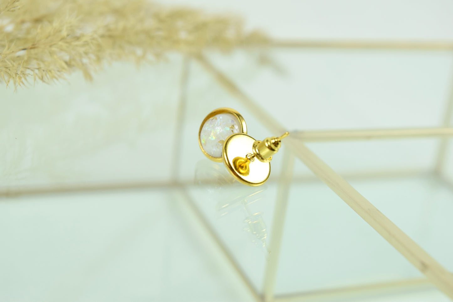 Ohrstecker Gold Cabochon Weiß mit Goldfolie