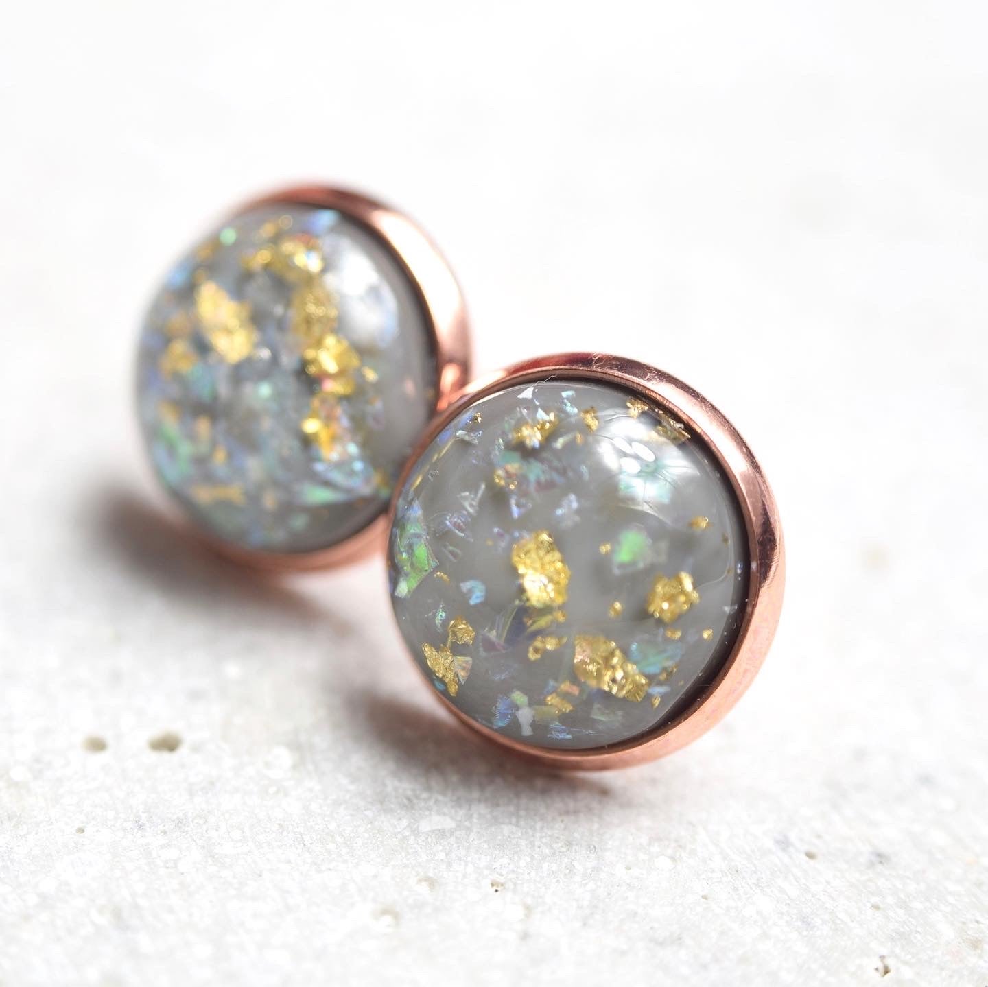 Ohrstecker Kupfer Grau Cabochon echtes Blattgold