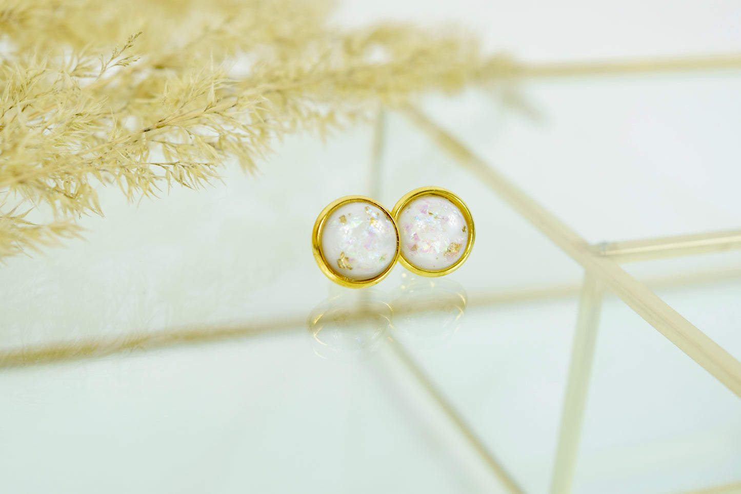 Ohrstecker Gold Cabochon Weiß mit Goldfolie