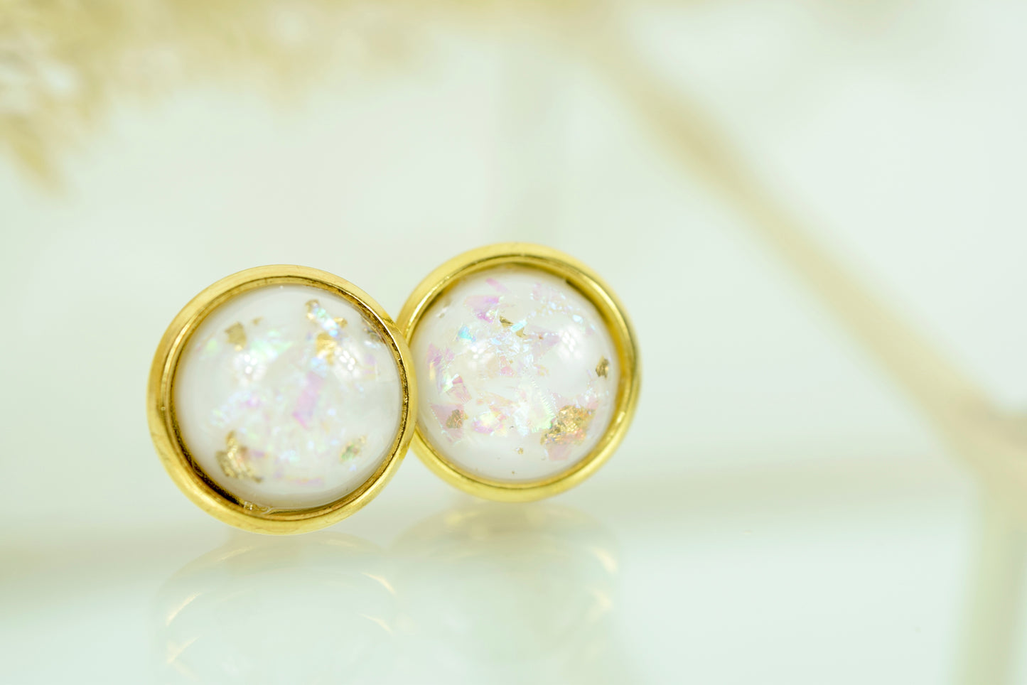 Ohrstecker Gold Cabochon Weiß mit Goldfolie