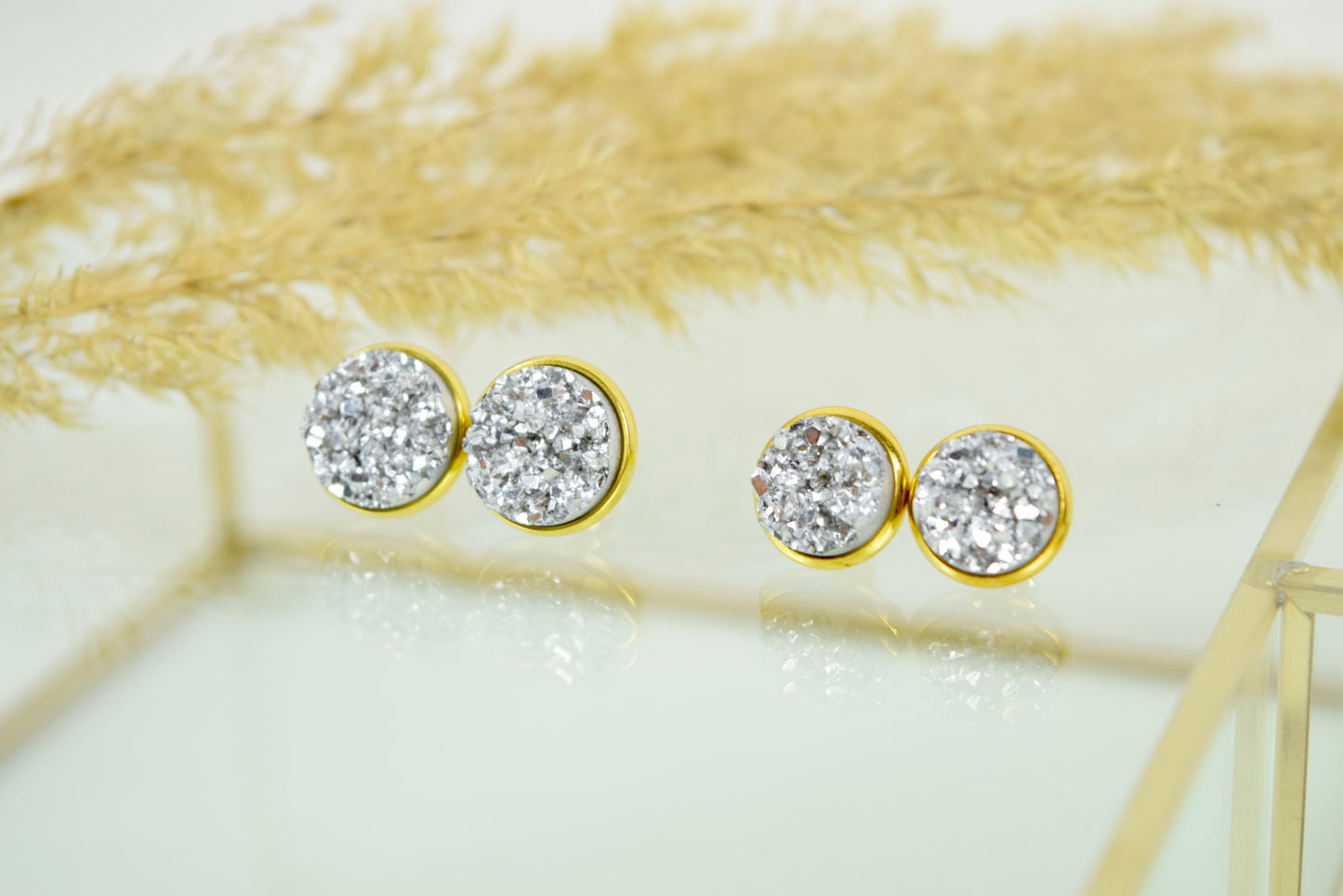 Ohrstecker Gold mit Cabochon Mineral Look hell Silber