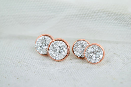 Ohrstecker Kupfer Cabochon in Drusen Look Hell Silber, zwei Größen