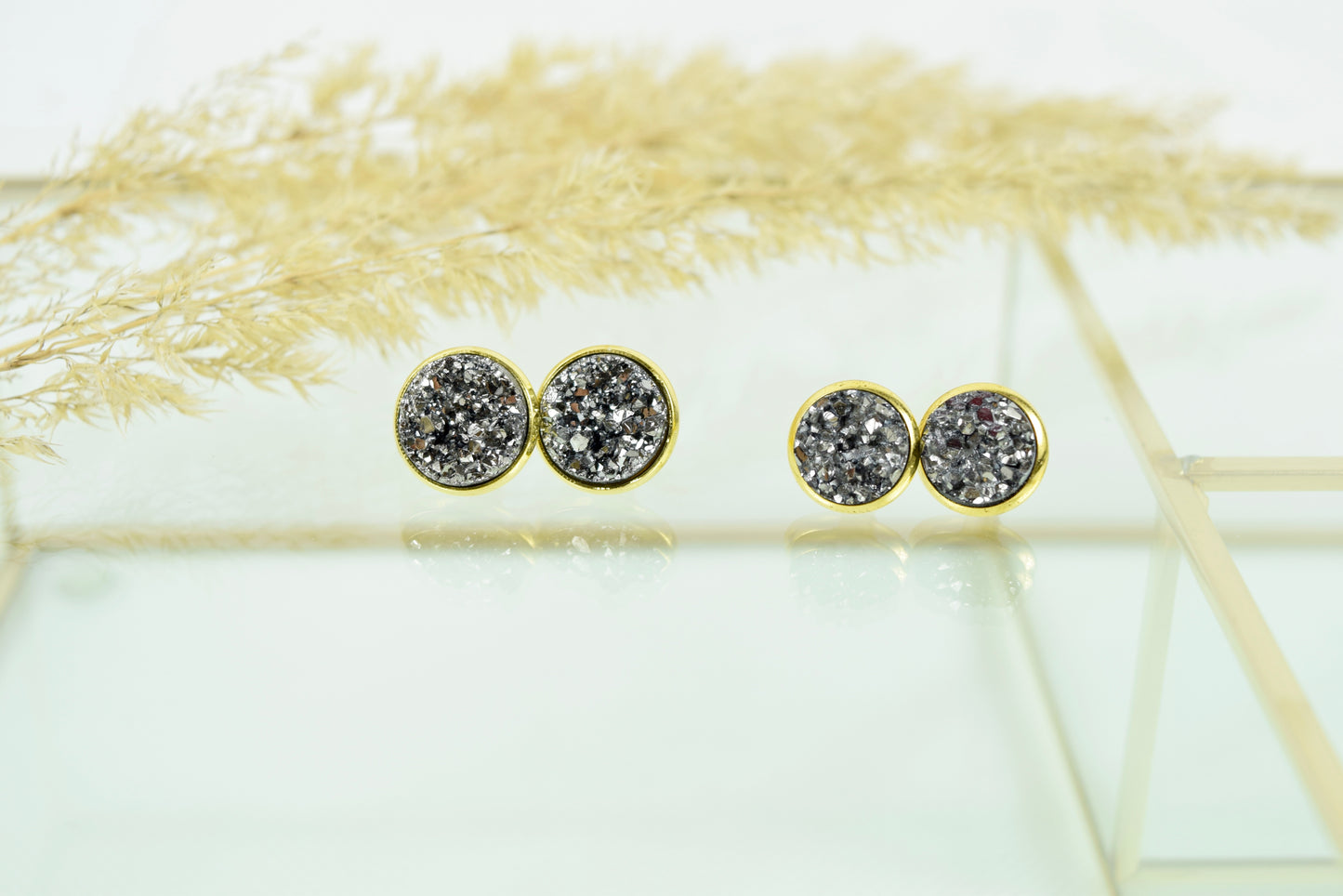 Ohrstecker Gold mit Cabochon Mineral Look Anthrazit