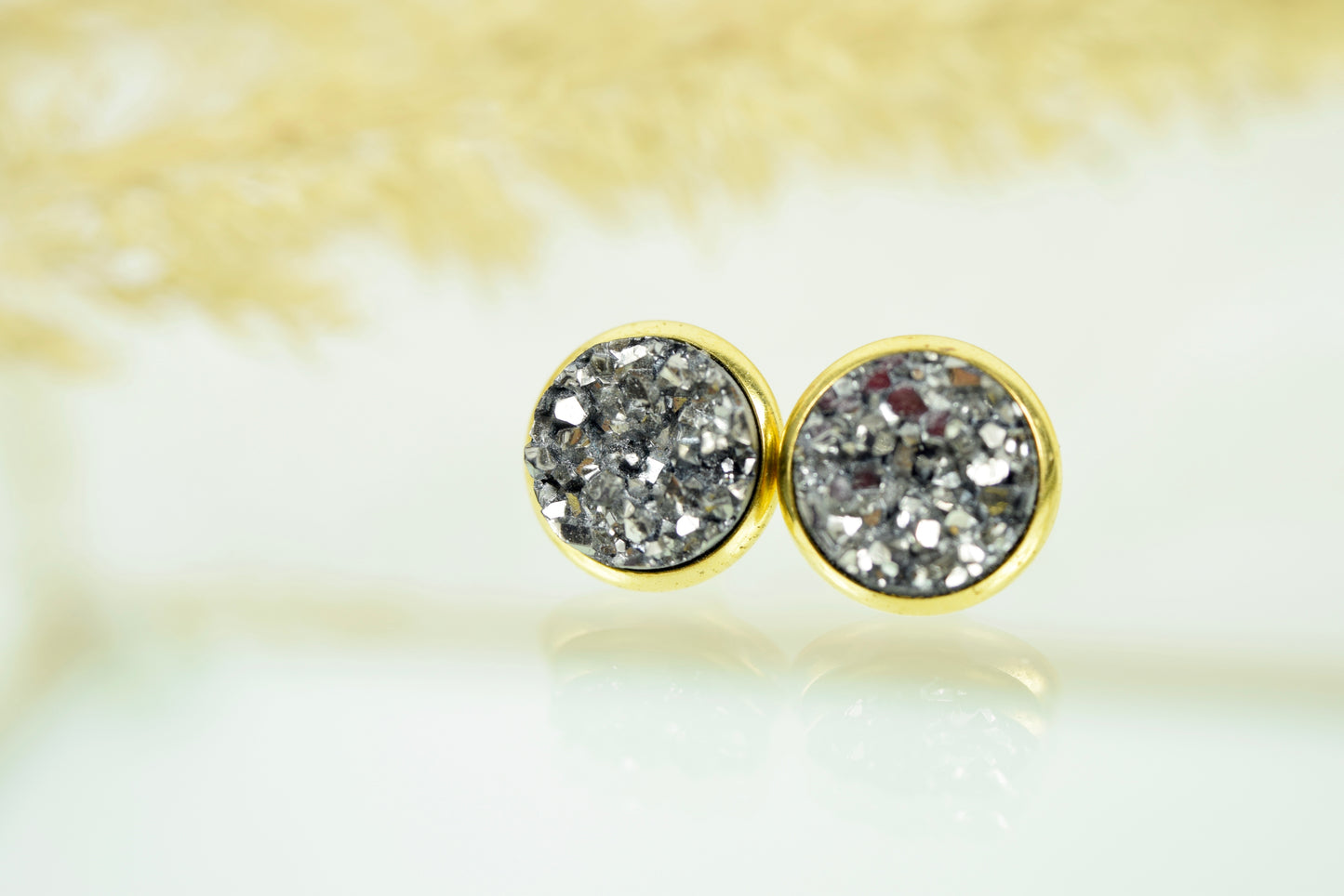 Ohrstecker Gold mit Cabochon Mineral Look Anthrazit