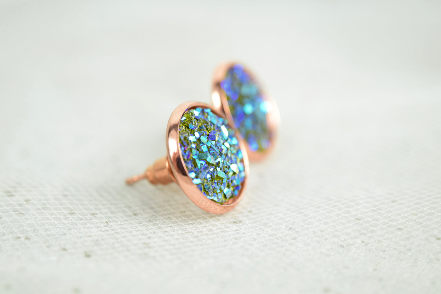 Ohrstecker Kupfer Cabochon Glitter, Opal Look, Mineral Look, Greenish