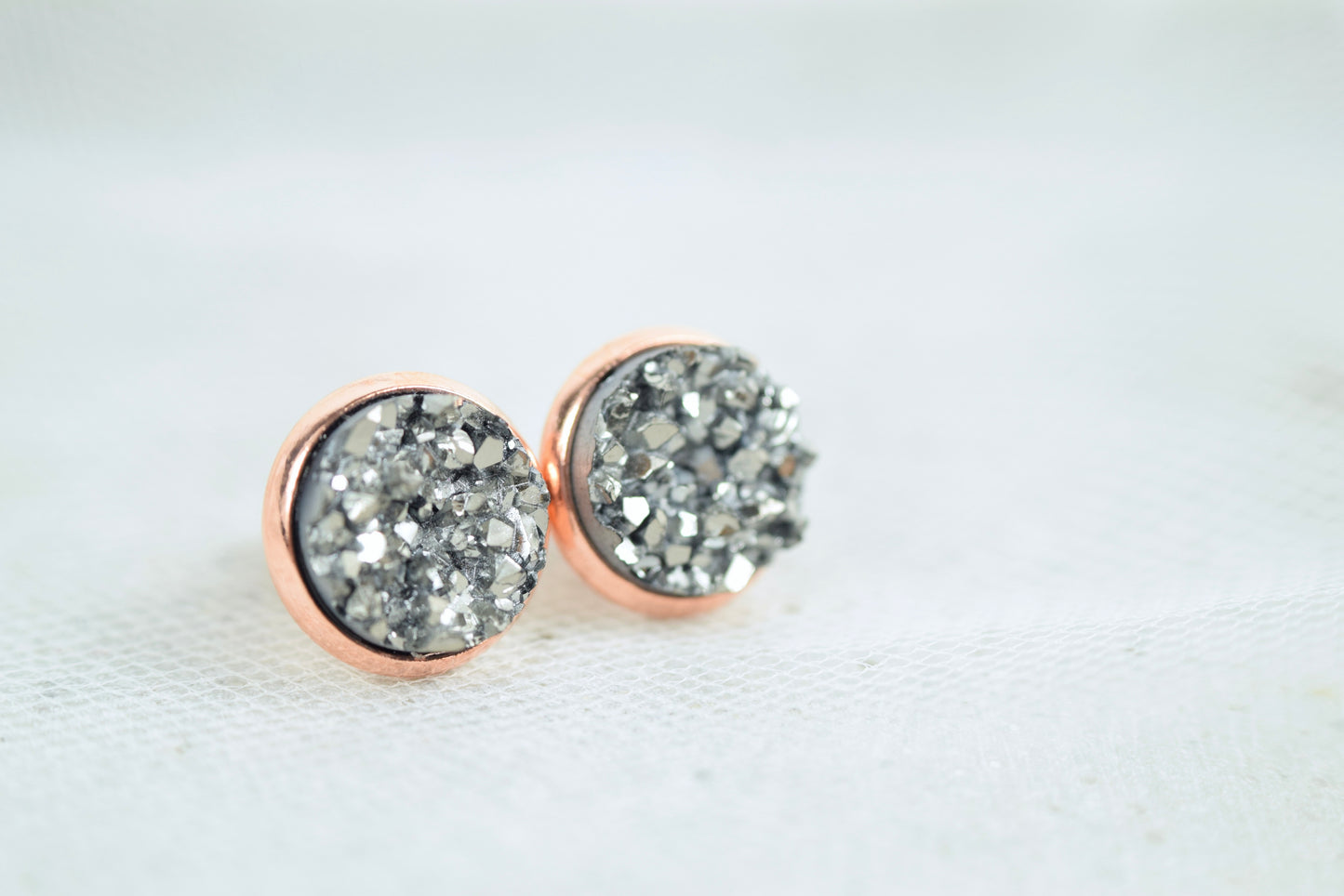 Ohrstecker Kupfer mit Cabochon Mineral Look Anthrazit, zwei Größen