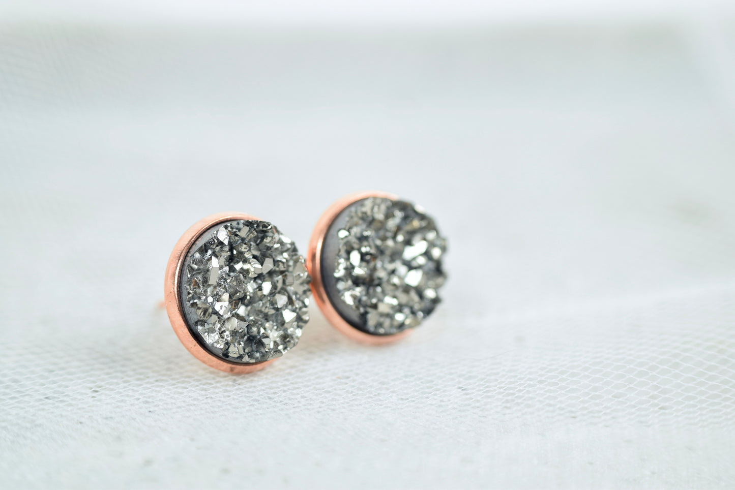 Ohrstecker Kupfer mit Cabochon Mineral Look Anthrazit, zwei Größen