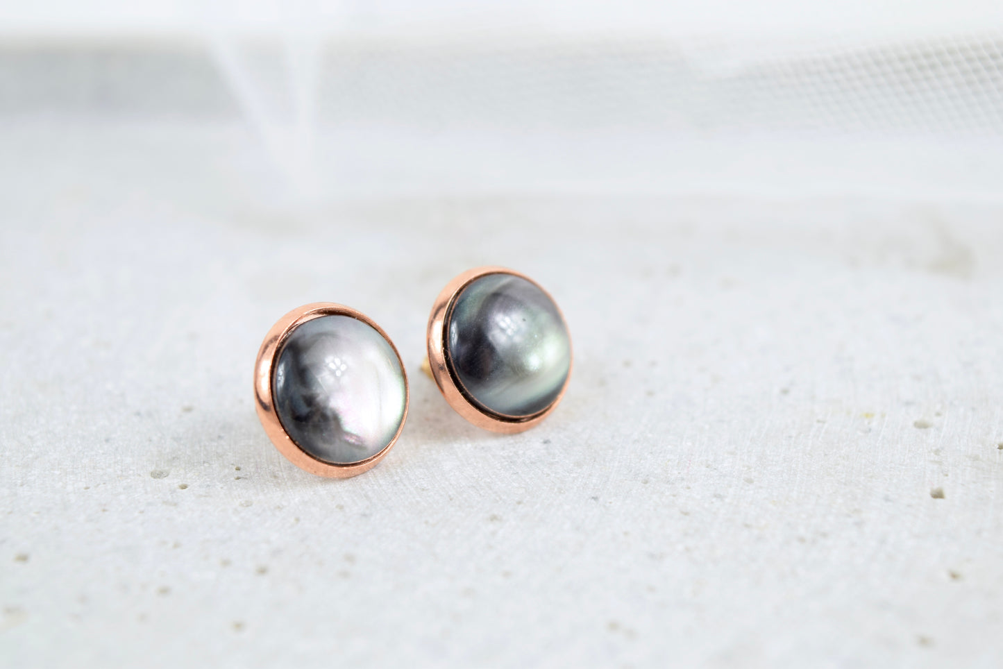 Ohrstecker Kupfer Cabochon Schwarz im Perlmutt Look