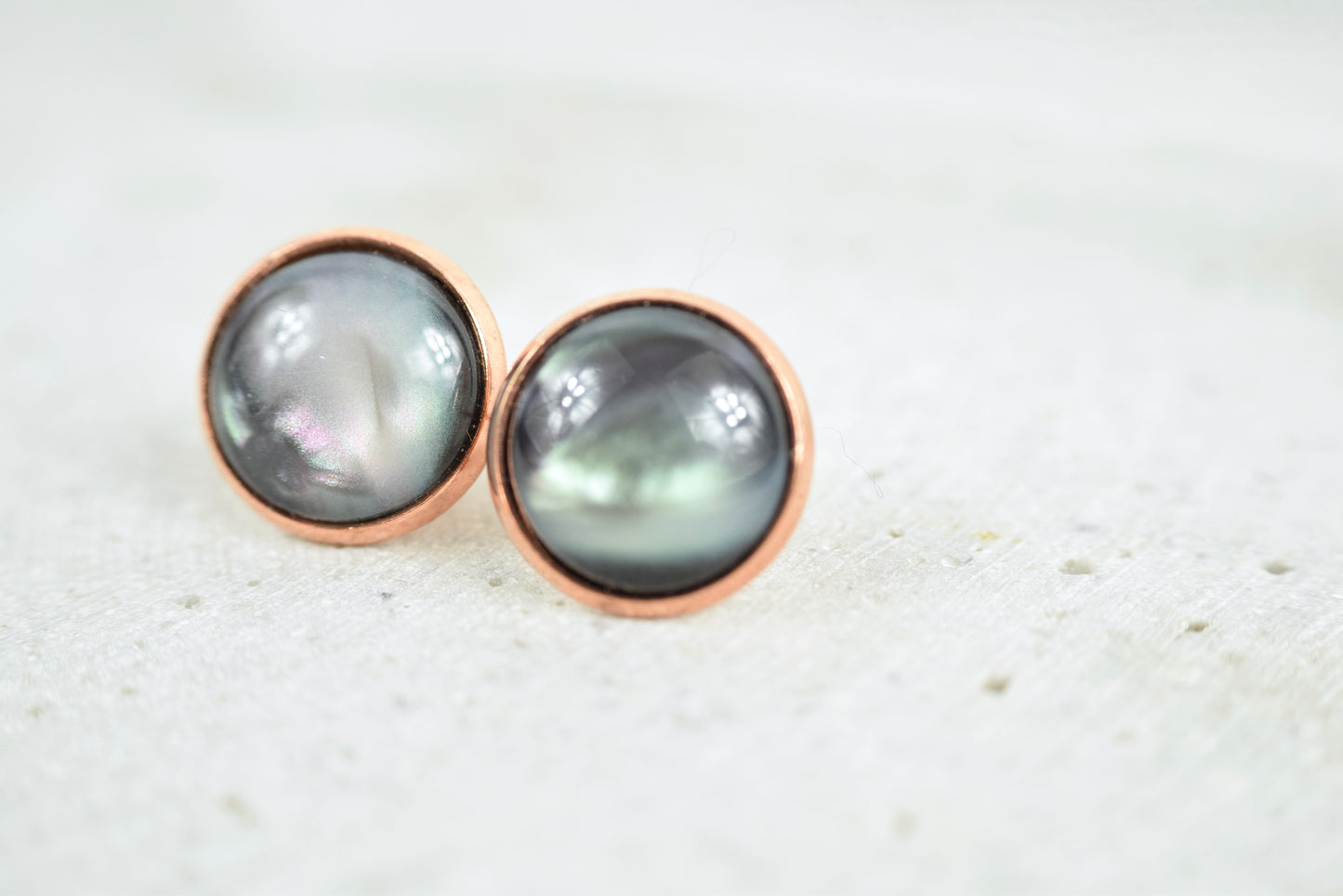 Ohrstecker Kupfer Cabochon Schwarz im Perlmutt Look