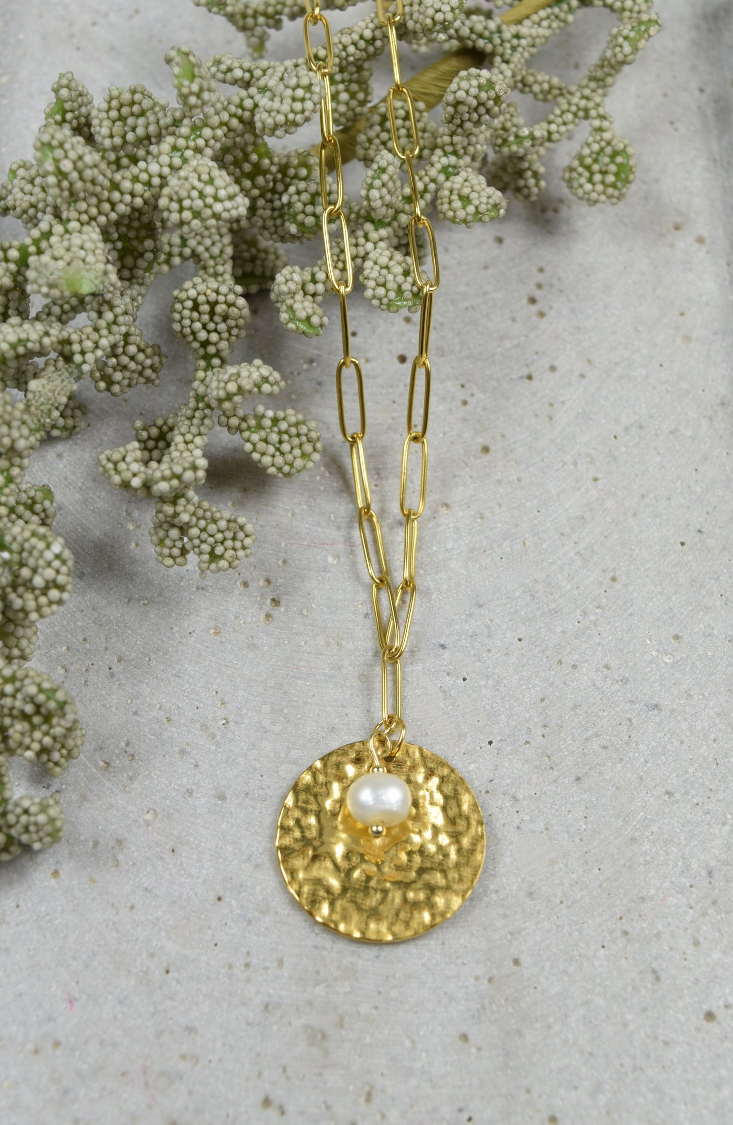 Kette mit Medaillion und Süßwasserperle Edelstahl vergoldet