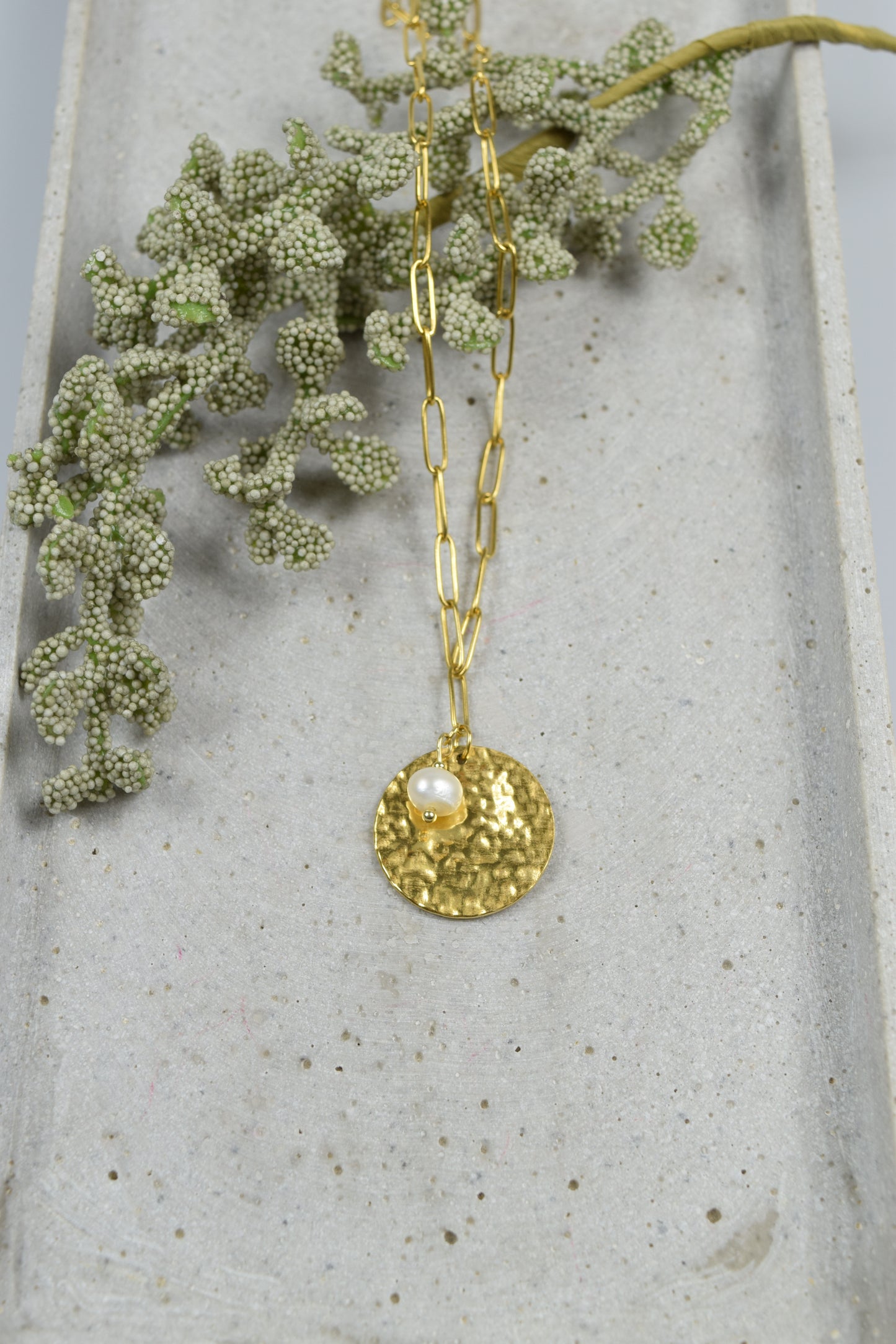 Kette mit Medaillion und Süßwasserperle Edelstahl vergoldet